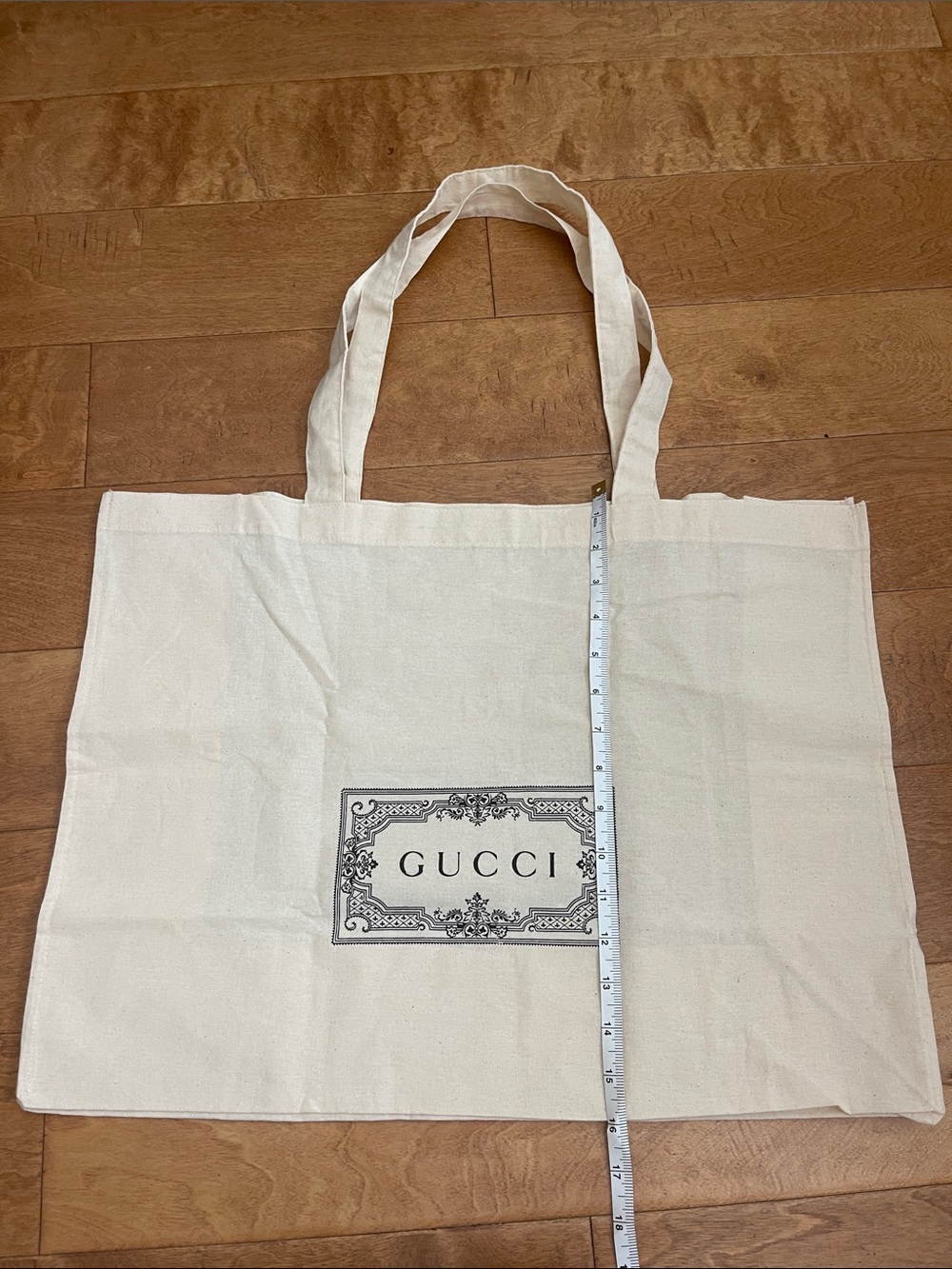 NWOT Gucci Cream Canvas Tote with Logo Plaque - Picture 2 of 8